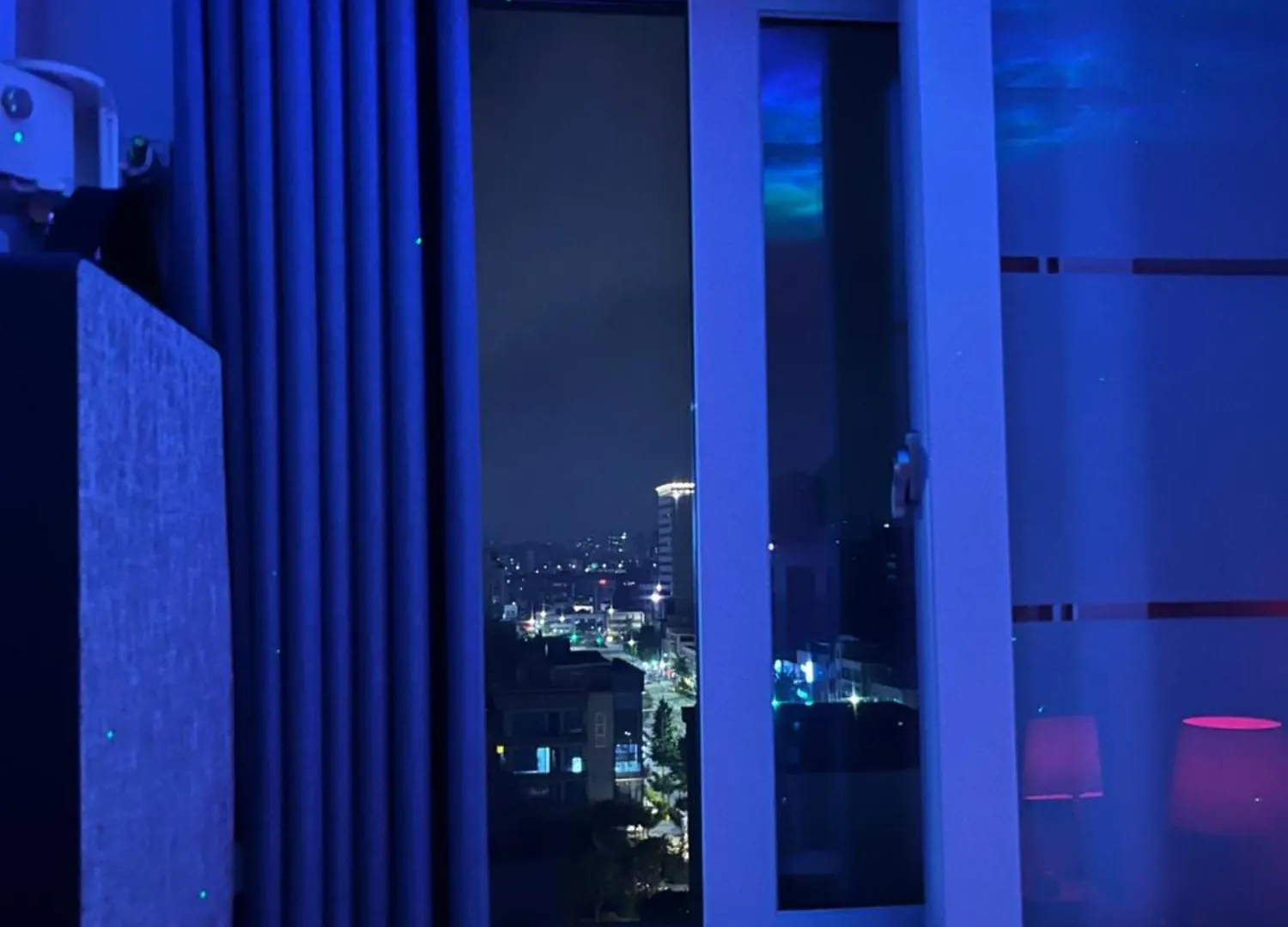 Stunning Luxury Apartment contacts